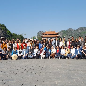 Thầy trò lớp Hướng dẫn du lịch, khoa Khách sạn - Du lịch đi tham quan thực tế tại Ninh Bình: Cố đô Hoa Lư - Rừng Quốc gia Cúc Phương